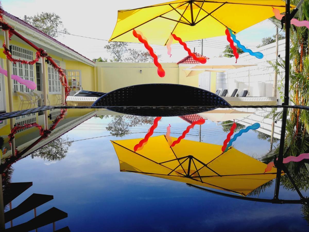 Barefeet Naturist Resort (Adults Only) Bangkok Luaran gambar