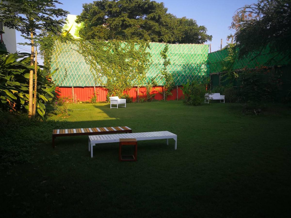 Barefeet Naturist Resort (Adults Only) Bangkok Luaran gambar