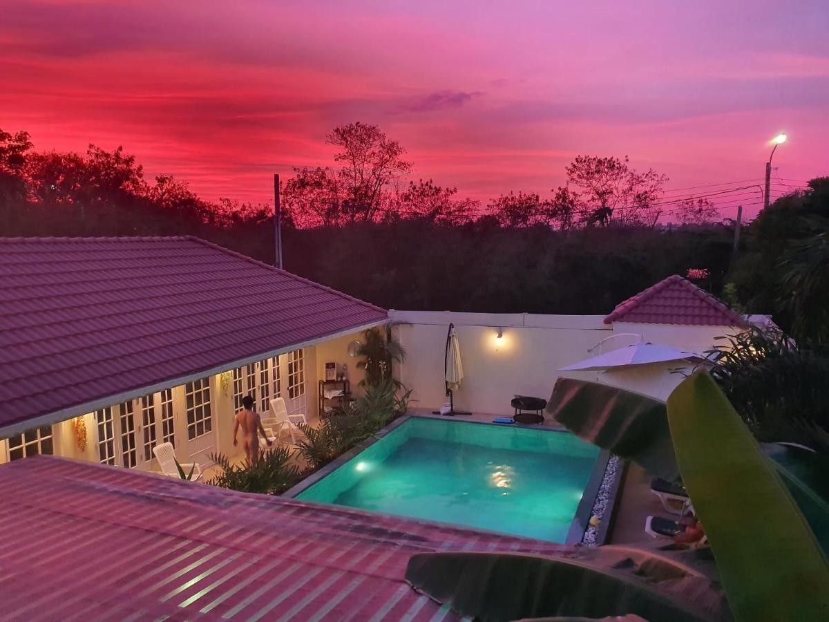 Barefeet Naturist Resort (Adults Only) Bangkok Luaran gambar