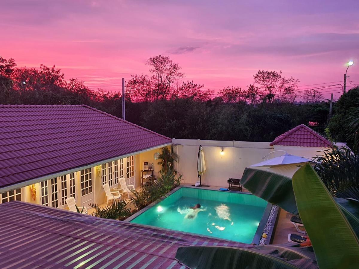 Barefeet Naturist Resort (Adults Only) Bangkok Luaran gambar